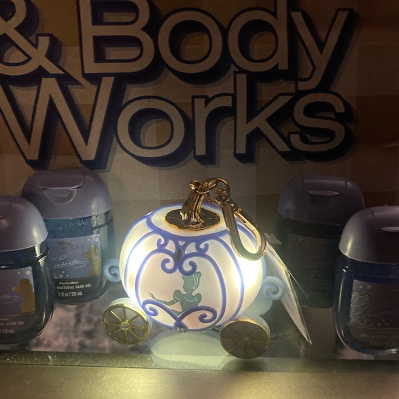 Bath & body works x Disney Cinderella pocketbac holder & hand gels bundle - Picture 5 of 8